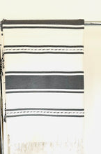 Load image into Gallery viewer, Hampton Large Throw
